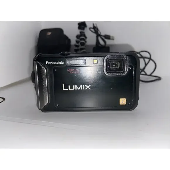 Panasonic Lumix DMC-TS20 16MP Batteries+Charger+USB+Case+Tripod+32GB SD (TESTED)